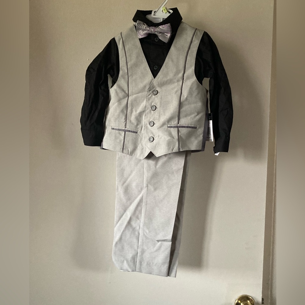 Young Kings by Steve Harvey suit size 4T